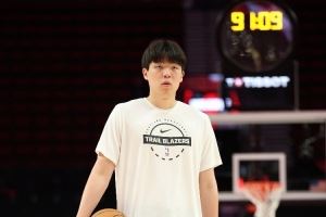 湖记谈杨瀚森抹泪：一场季前赛他都如此在意 这展现了自己的决心图片