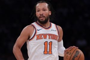 老里:布伦森上半场打得很顺 下半场我们把对抗拉满他没了节奏