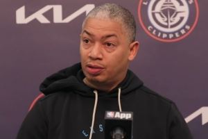 14中2得5分1助!卢:比尔传球做得不错 找状态需要时间&不能沮丧