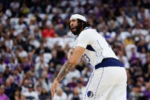 连续缺阵第4场!NBA杯独行侠客战灰熊 浓眉因左小腿拉伤缺席