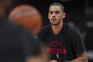 【菜鸟】纽厄尔17分4断抢懵湖人 弗拉格12分7板 埃奇库姆11分7板