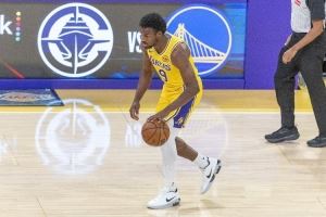 马健:布朗尼是今天湖人最努力的球员 26岁东契奇的防守别像41岁