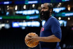 腿软兮兮！哈登赛季场均4.6板 今天的比赛一个篮板都没抢到